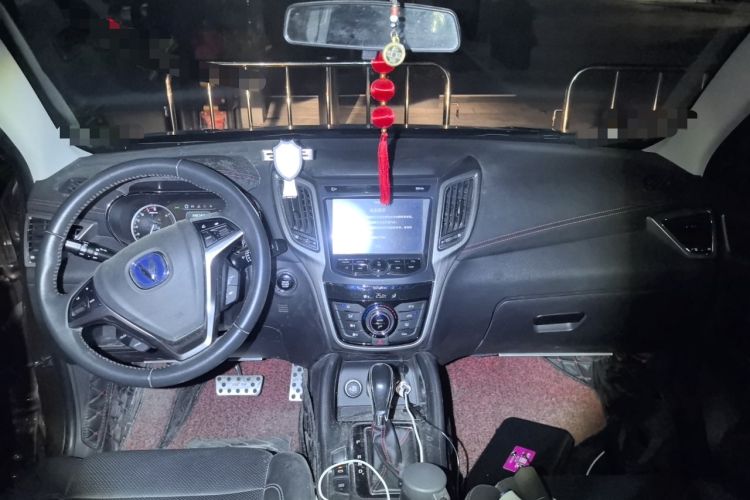 Used CHANGAN CS75 2017 Shangkui Edition 1.5T Automatic Fengxiang Model Center Console