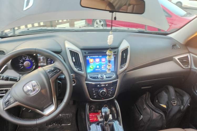 Used CHANGAN CS75 2017 Shangkui Edition 1.5T Automatic Fengyue Model Center Console