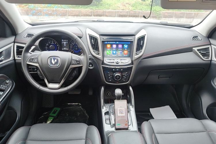 Used CHANGAN CS75 2017 Shangkui Edition 1.5T Automatic Fengyue Model Center Console