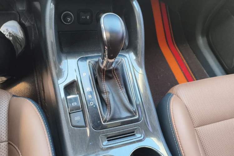 Used CHANGAN CS75 2017 Shangkui Edition 1.5T Automatic Fengxiang Model Gear Lever