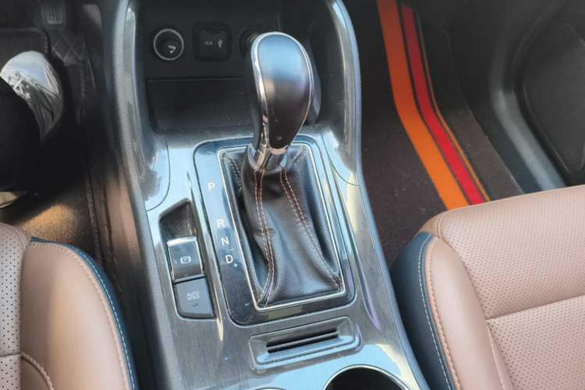 Used CHANGAN CS75 2017 Shangkui Edition 1.5T Automatic Fengxiang Model Gear Lever