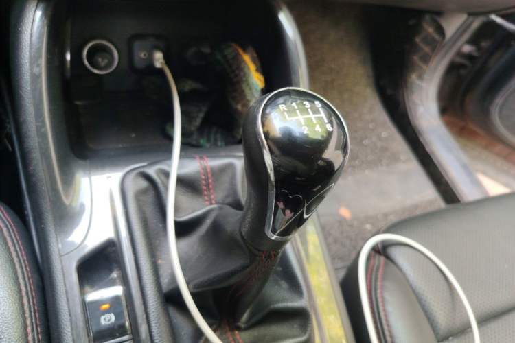 Used CHANGAN CS75 2017 Shangkui Edition 1.5T Manual Fengxiang Model Gear Lever