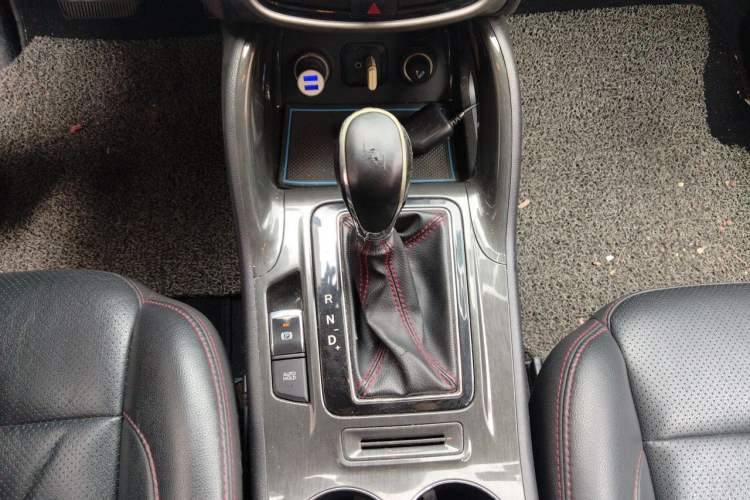 Used CHANGAN CS75 2017 Shangkui Edition 1.5T Automatic Fengyue Model Gear Lever