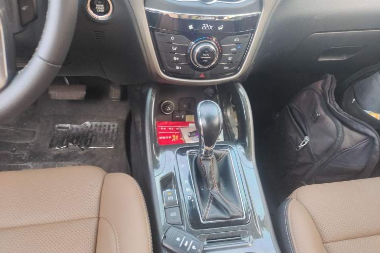 Used CHANGAN CS75 2017 Shangkui Edition 1.5T Automatic Fengyue Model Gear Lever
