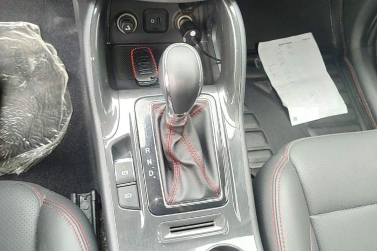 Used CHANGAN CS75 2017 Shangkui Edition 1.5T Automatic Fengyue Model Gear Lever