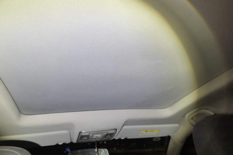 Used CHANGAN CS75 2017 Shangkui Edition 1.5T Automatic Fengxiang Model Headliner