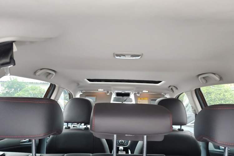 Used CHANGAN CS75 2017 Shangkui Edition 1.5T Automatic Fengyue Model Headliner