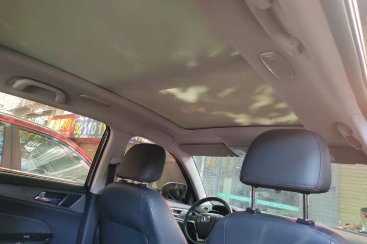Used CHANGAN CS75 2017 Shangkui Edition 1.5T Automatic Fengxiang Model Headliner