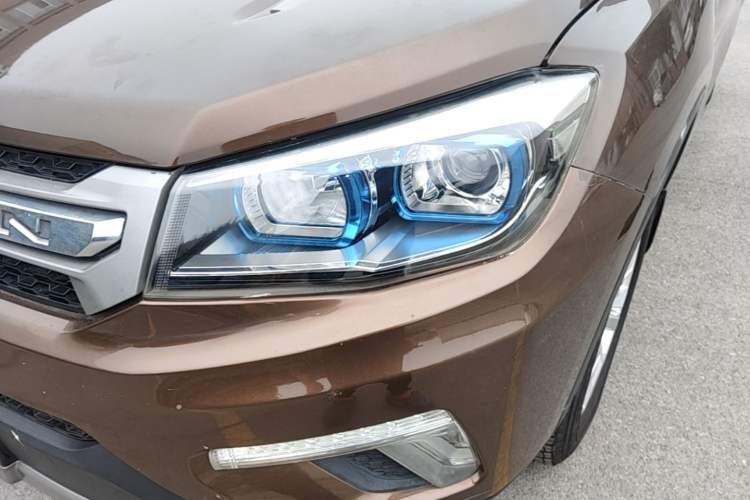 Used CHANGAN CS75 2017 Shangkui Edition 1.5T Automatic Fengyue Model Left Front Headlight