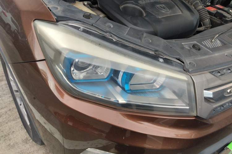 Used CHANGAN CS75 2017 Shangkui Edition 1.5T Automatic Fengyue Model Right Front Headlight