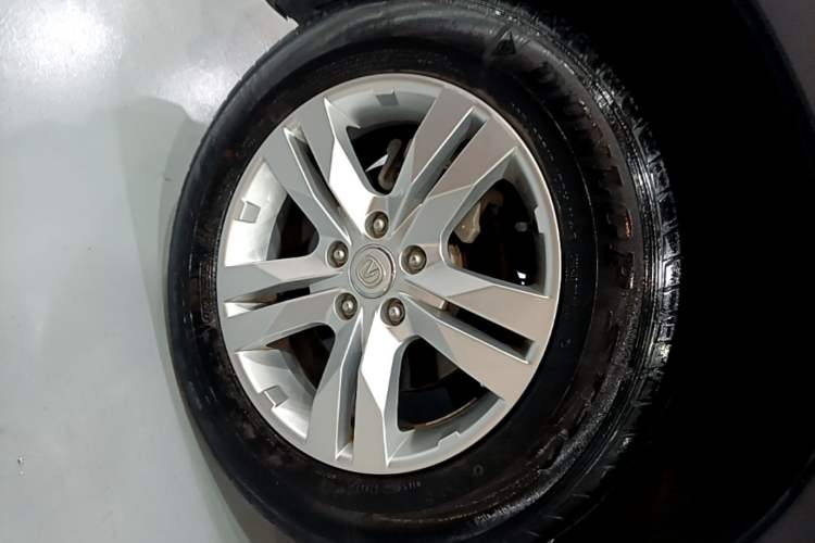 Used CHANGAN CS75 2017 Shangkui Edition 1.5T Automatic Fengxiang Model Right Rear Wheel Hub
