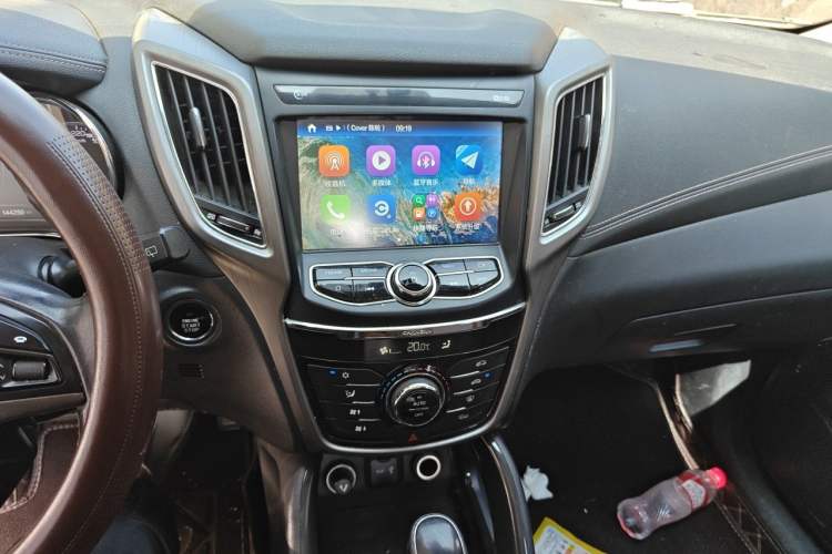 Used CHANGAN CS75 2017 Shangkui Edition 1.5T Automatic Fengxiang Model Audio And AC Panel