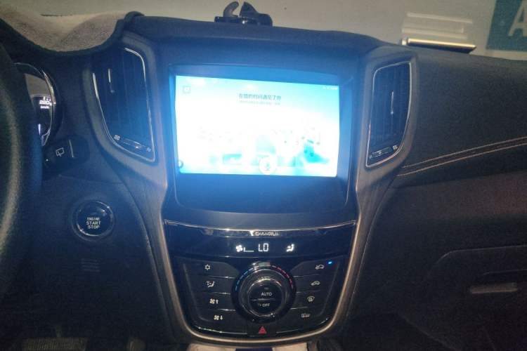 Used CHANGAN CS75 2017 Shangkui Edition 1.5T Automatic Fengxiang Model Audio And AC Panel