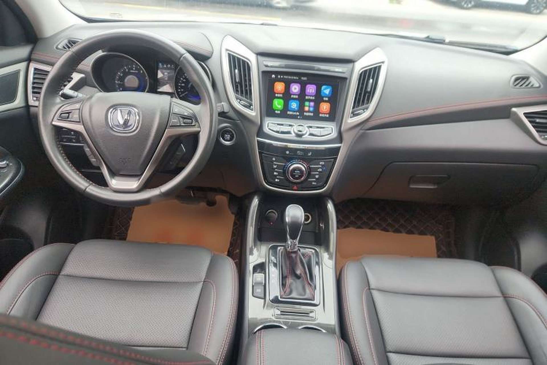 Used CHANGAN CS75 2017 Shangkui Edition 1.5T Automatic Fengyue Model Center Console