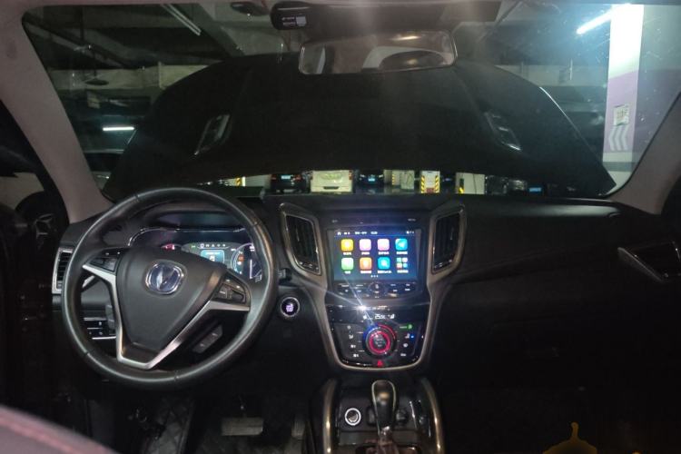 Used CHANGAN CS75 2017 Shangkui Edition 1.5T Automatic Sharp Model Center Console