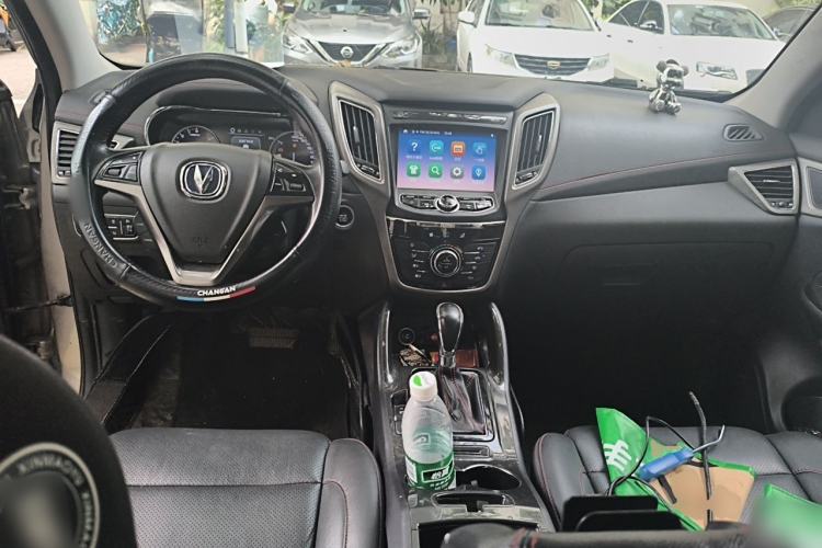 Used CHANGAN CS75 2017 Shangkui Edition 1.5T Automatic Fengxiang Model Center Console