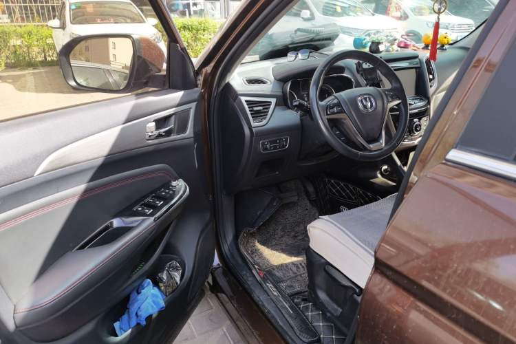 Used CHANGAN CS75 2017 Shangkui Edition 1.5T Automatic Fengxiang Model Driver Seat