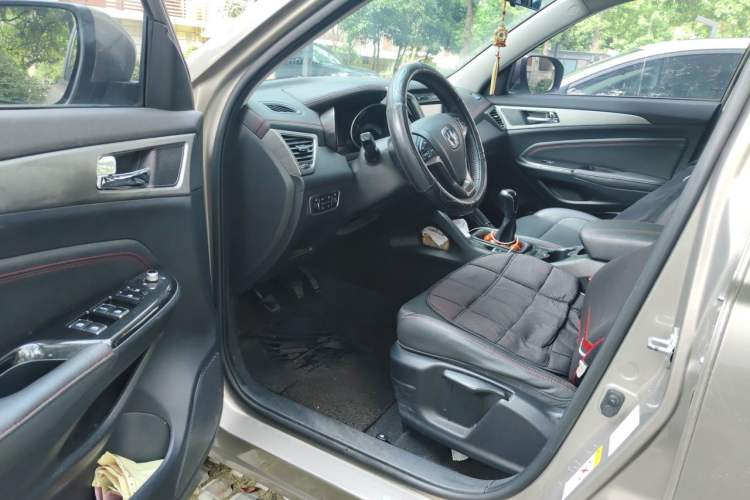 Used CHANGAN CS75 2017 Shangkui Edition 1.5T Manual Fengxiang Model Driver Seat