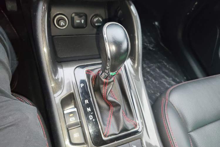 Used CHANGAN CS75 2017 Shangkui Edition 1.5T Automatic Fengyu Model Gear Lever