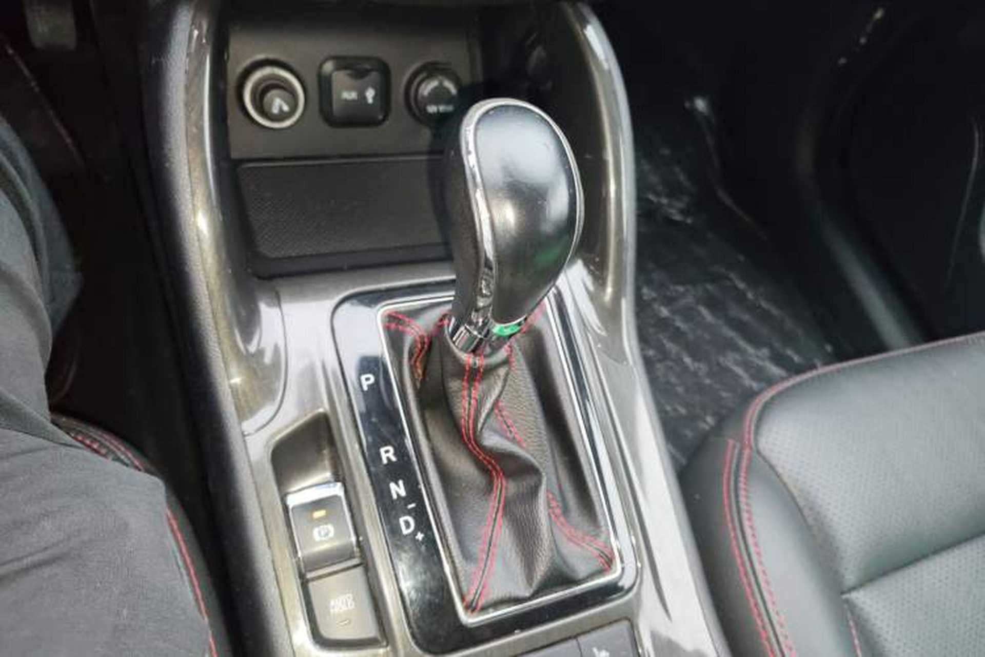 Used CHANGAN CS75 2017 Shangkui Edition 1.5T Automatic Fengyu Model Gear Lever