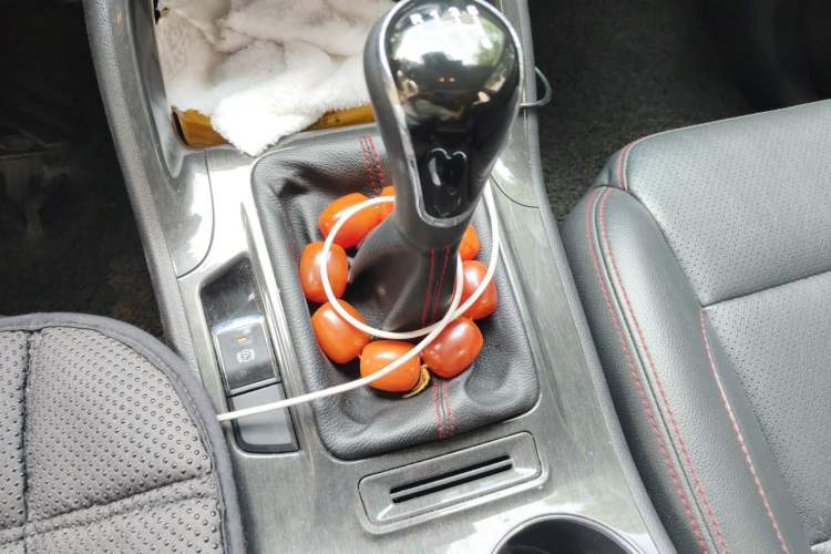 Used CHANGAN CS75 2017 Shangkui Edition 1.5T Manual Fengxiang Model Gear Lever