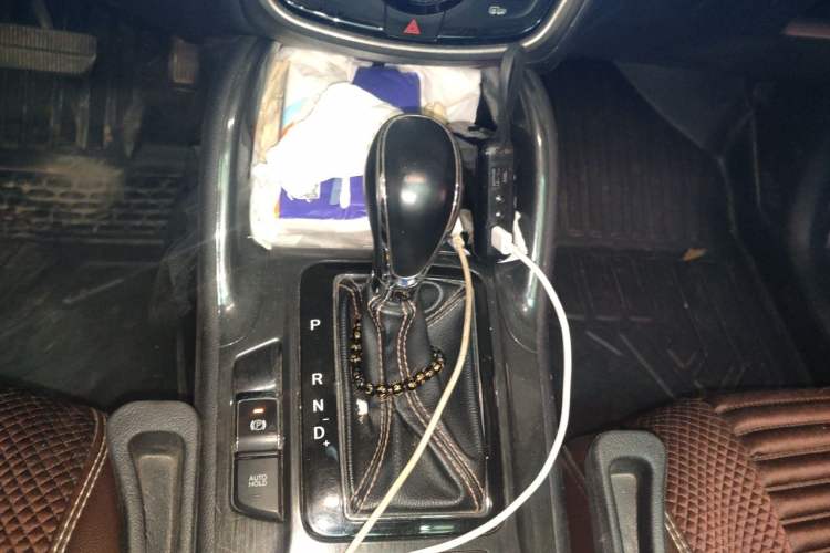 Used CHANGAN CS75 2017 Shangkui Edition 1.5T Automatic Fengxiang Model Gear Lever