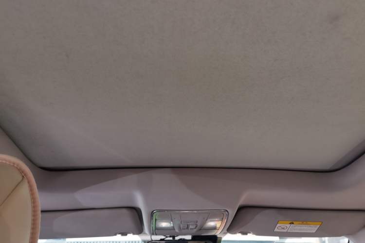 Used CHANGAN CS75 2017 Shangkui Edition 1.5T Automatic Fengxiang Model Headliner