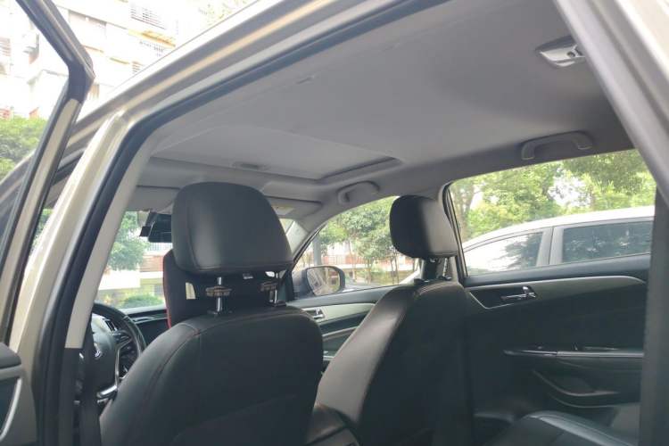 Used CHANGAN CS75 2017 Shangkui Edition 1.5T Manual Fengxiang Model Headliner