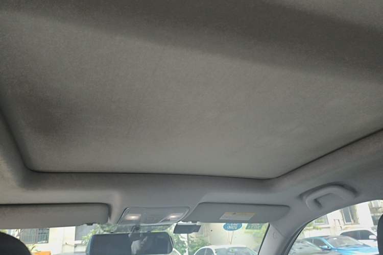 Used CHANGAN CS75 2017 Shangkui Edition 1.5T Automatic Fengxiang Model Headliner