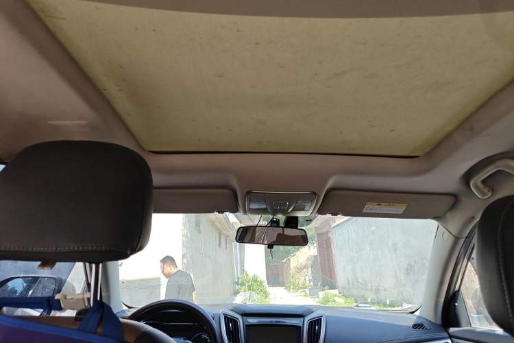 Used CHANGAN CS75 2017 Shangkui Edition 1.5T Automatic Fengxiang Model Headliner