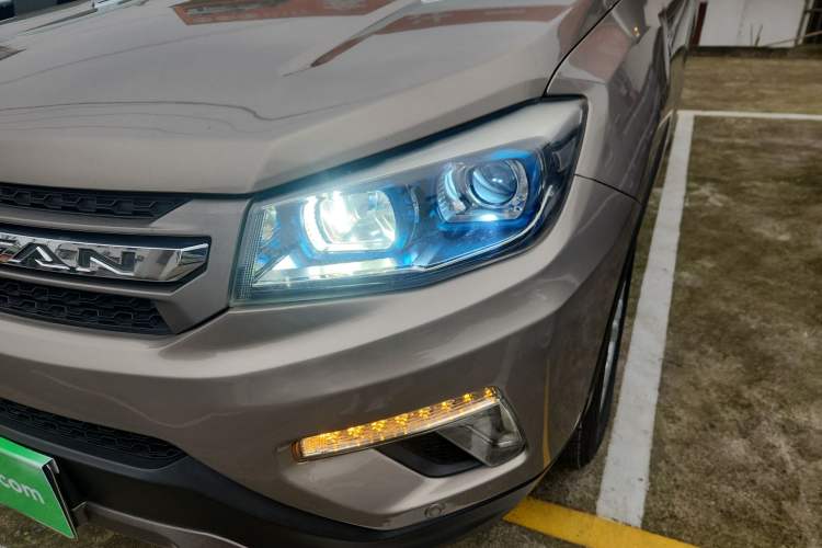 Used CHANGAN CS75 2017 Shangkui Edition 1.5T Automatic Fengyue Model Left Front Headlight