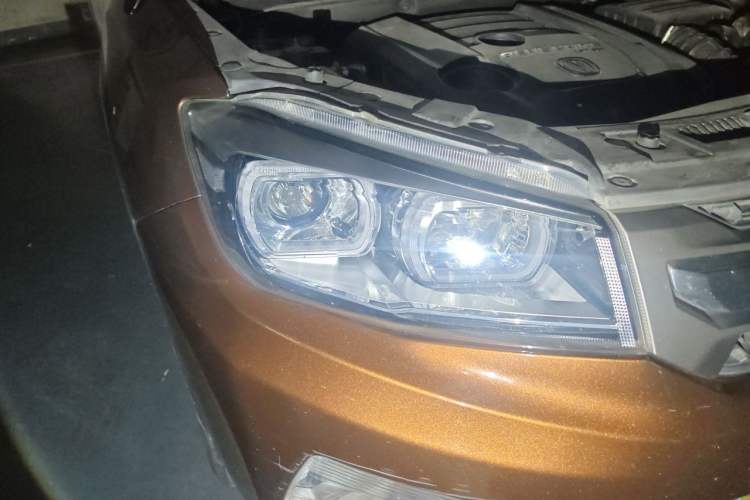 Used CHANGAN CS75 2017 Shangkui Edition 1.5T Automatic Sharp Model Right Front Headlight