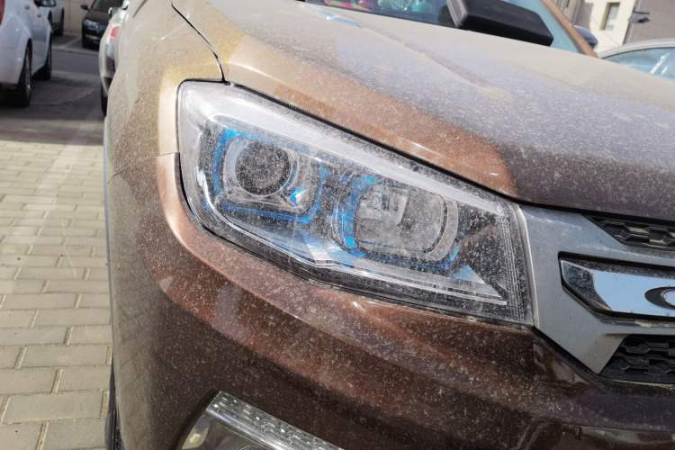 Used CHANGAN CS75 2017 Shangkui Edition 1.5T Automatic Fengxiang Model Right Front Headlight