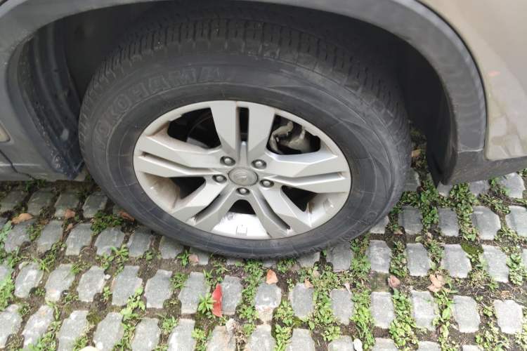 Used CHANGAN CS75 2017 Shangkui Edition 1.5T Manual Fengxiang Model Right Front Wheel Hub