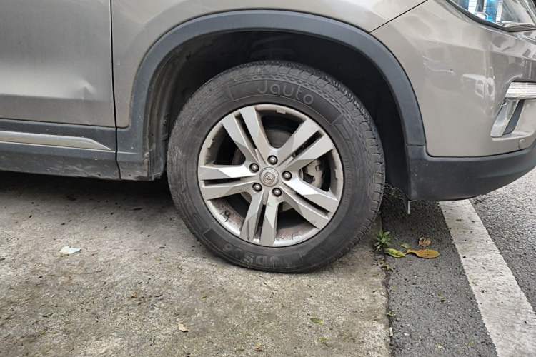 Used CHANGAN CS75 2017 Shangkui Edition 1.5T Automatic Fengxiang Model Right Front Wheel Hub