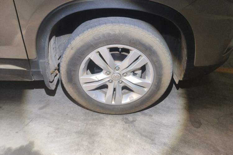 Used CHANGAN CS75 2017 Shangkui Edition 1.5T Automatic Fengxiang Model Right Front Wheel Hub