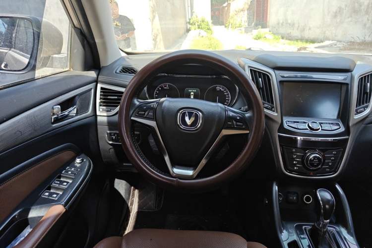 Used CHANGAN CS75 2017 Shangkui Edition 1.5T Automatic Fengxiang Model Steering Wheel