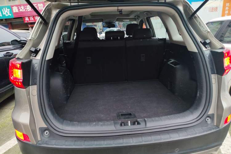 Used CHANGAN CS75 2017 Shangkui Edition 1.5T Automatic Fengyu Model Trunk