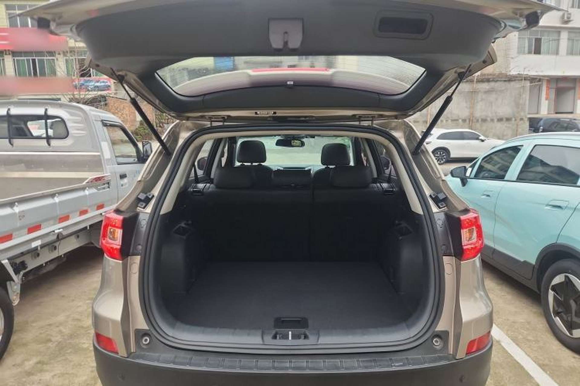 Used CHANGAN CS75 2017 Shangkui Edition 1.5T Automatic Fengyue Model Trunk