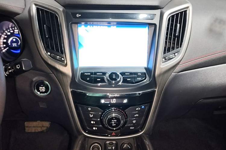 Used CHANGAN CS75 2017 Shangkui Edition 1.5T Automatic Fengyue Model Audio And AC Panel