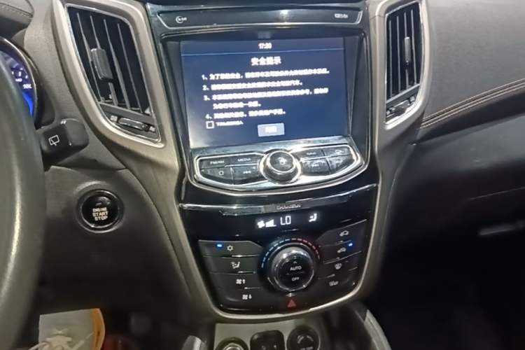 Used CHANGAN CS75 2017 Shangkui Edition 1.5T Automatic Fengyue Model Audio And AC Panel