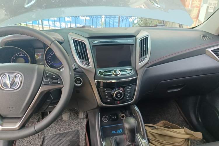 Used CHANGAN CS75 2017 Shangkui Edition 1.5T Manual Fengxiang Model Audio And AC Panel