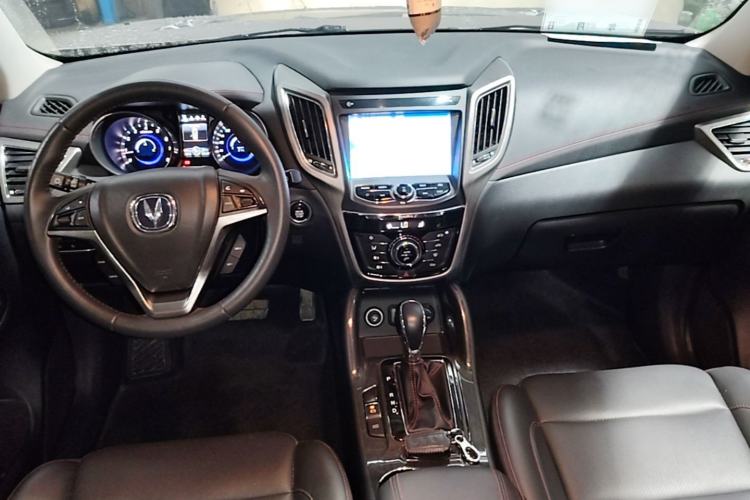 Used CHANGAN CS75 2017 Shangkui Edition 1.5T Automatic Fengyue Model Center Console