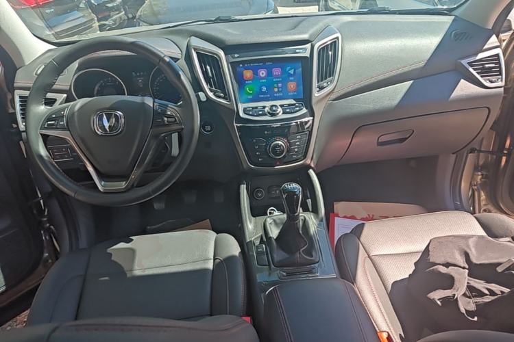 Used CHANGAN CS75 2017 Shangku Edition 1.5T Manual ZhiXiang Model Center Console