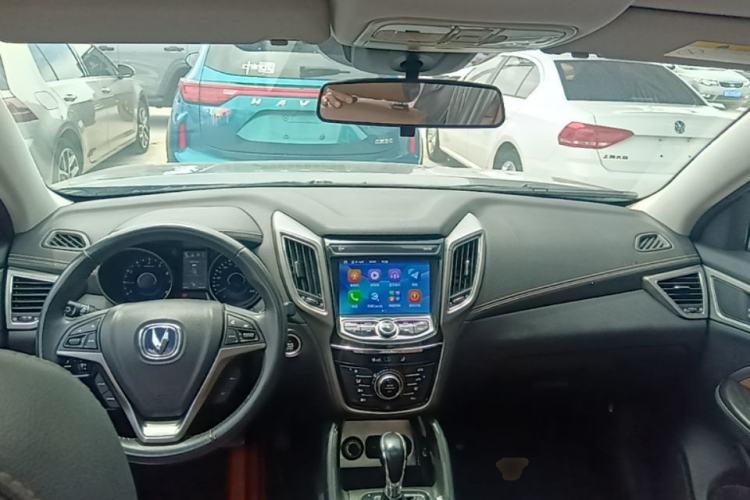 Used CHANGAN CS75 2017 Shangkui Edition 1.5T Automatic Fengyue Model Center Console