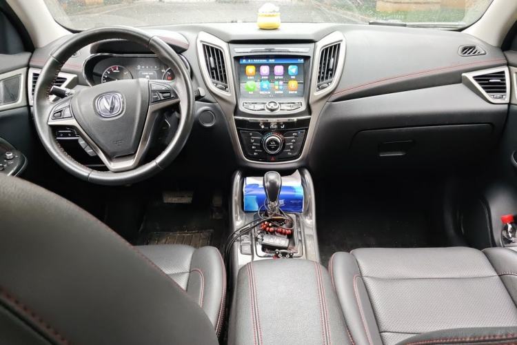 Used CHANGAN CS75 2017 Shangkui Edition 1.5T Automatic Fengxiang Model Center Console