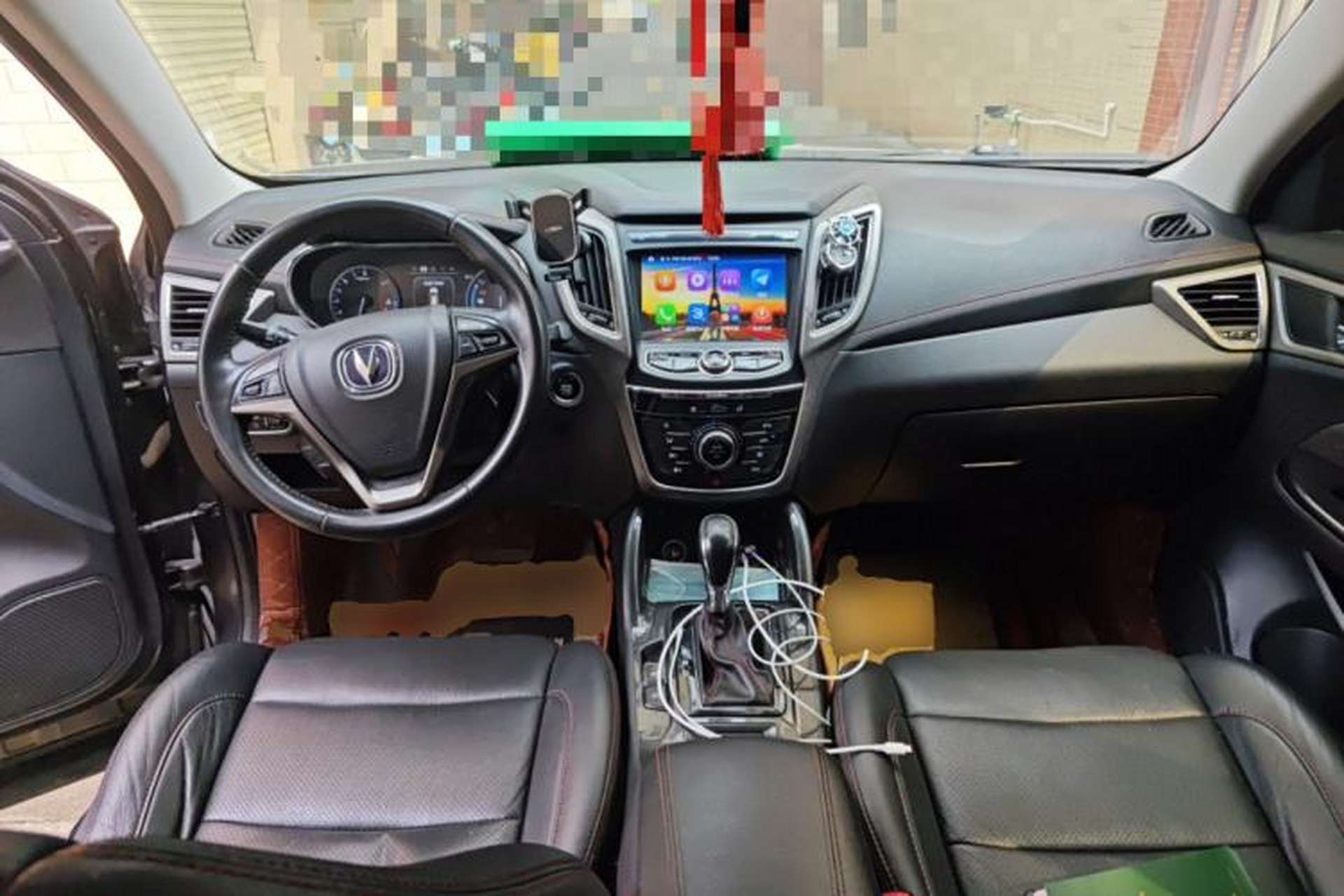 Used CHANGAN CS75 2017 Shangkui Edition 1.5T Automatic Fengxiang Model Center Console