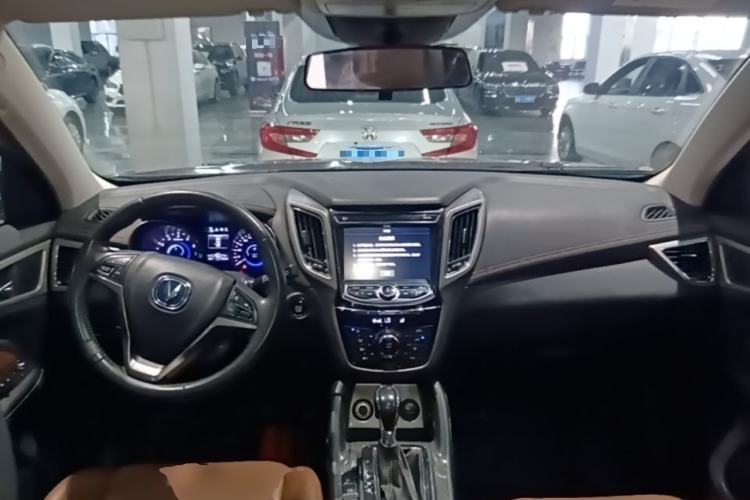 Used CHANGAN CS75 2017 Shangkui Edition 1.5T Automatic Fengyue Model Center Console