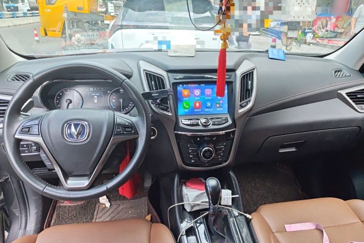 Used CHANGAN CS75 2017 Shangkui Edition 1.5T Automatic Sharp Model Center Console