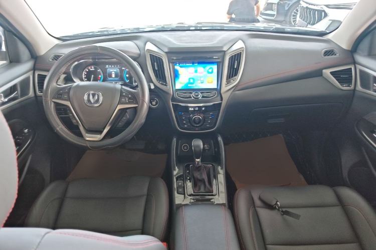 Used CHANGAN CS75 2017 Shangkui Edition 1.5T Automatic Fengxiang Model Center Console